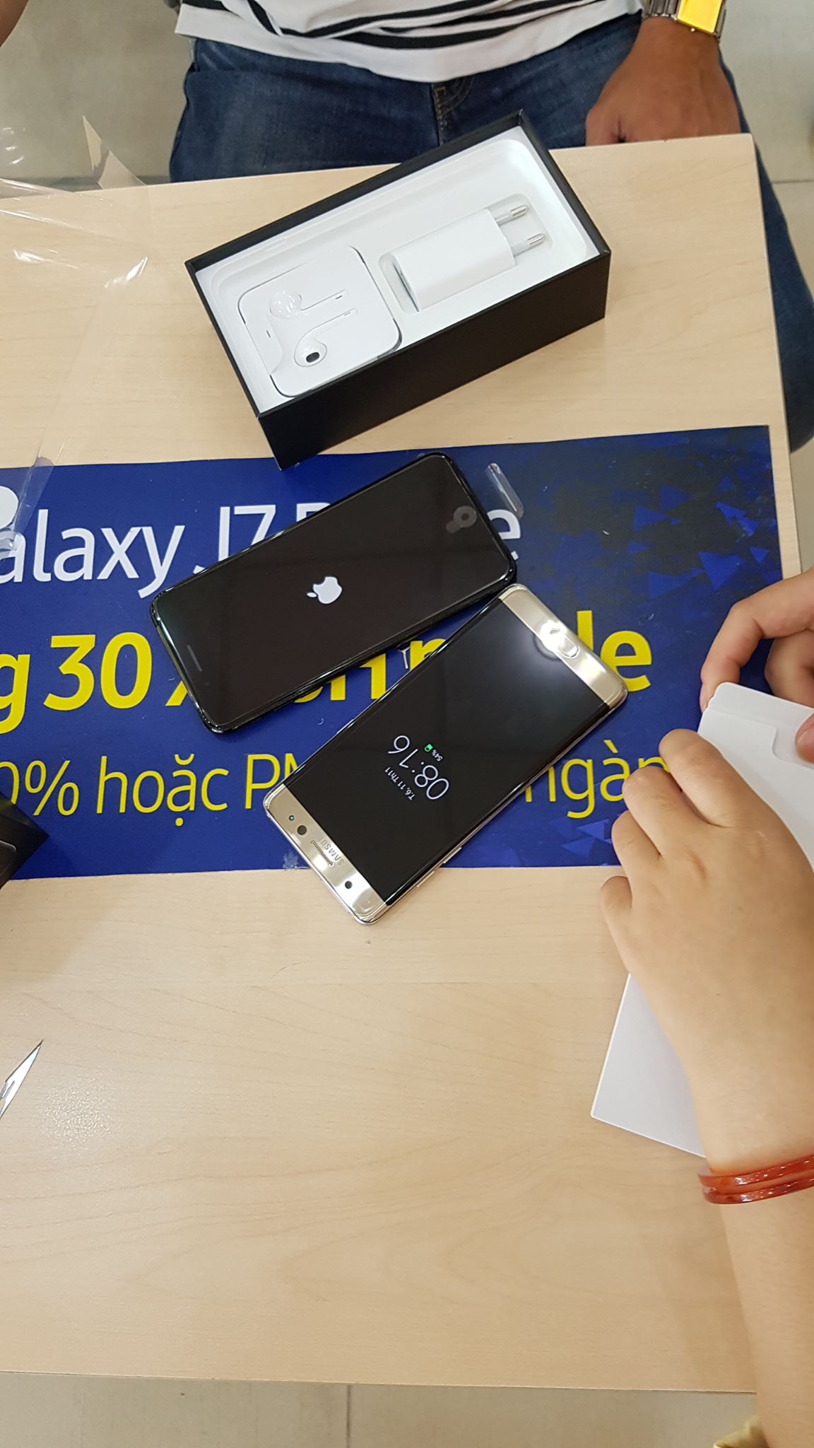 iPhone 7 đầu tiên đến tay người dùng