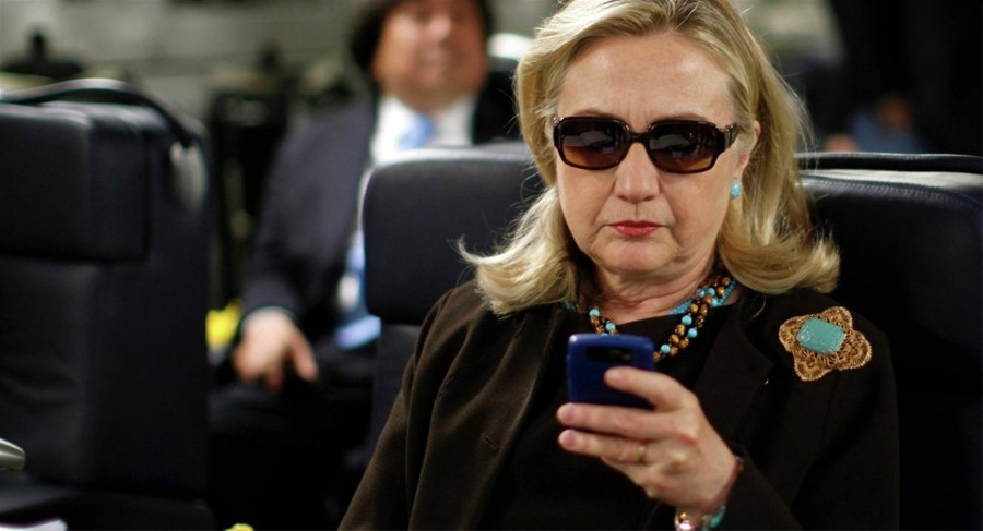 Hillary Clinton chỉ sử dụng một chiếc điện thoại để đăng nhập nhiều email Hillary Clinton chỉ sử dụng một chiếc điện thoại để đăng nhập nhiều email