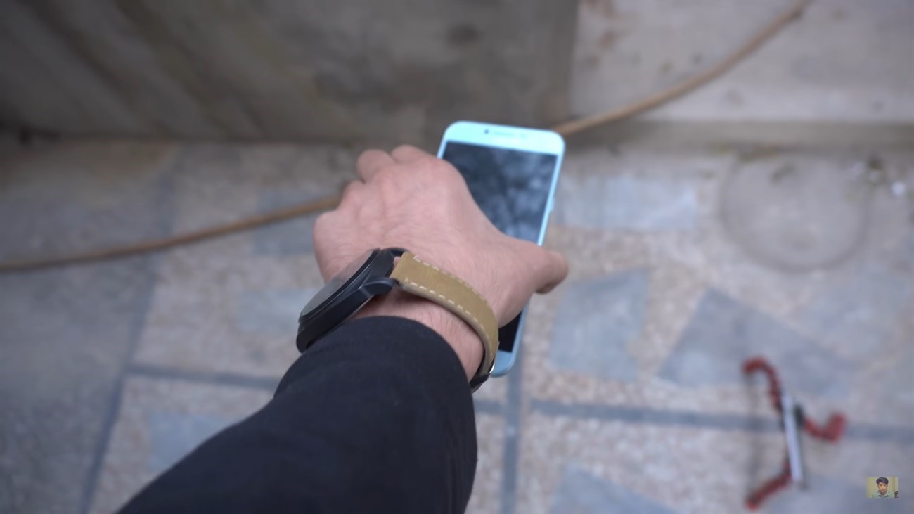 Galaxy A8 2016 với kính Gorilla Glass 4 có bi vỡ khi thả rơi từ độ cao hơn 1 mét?