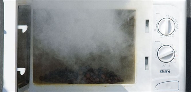 Sự cố nổ lò vi sóng và lời cảnh báo khi sử dụng