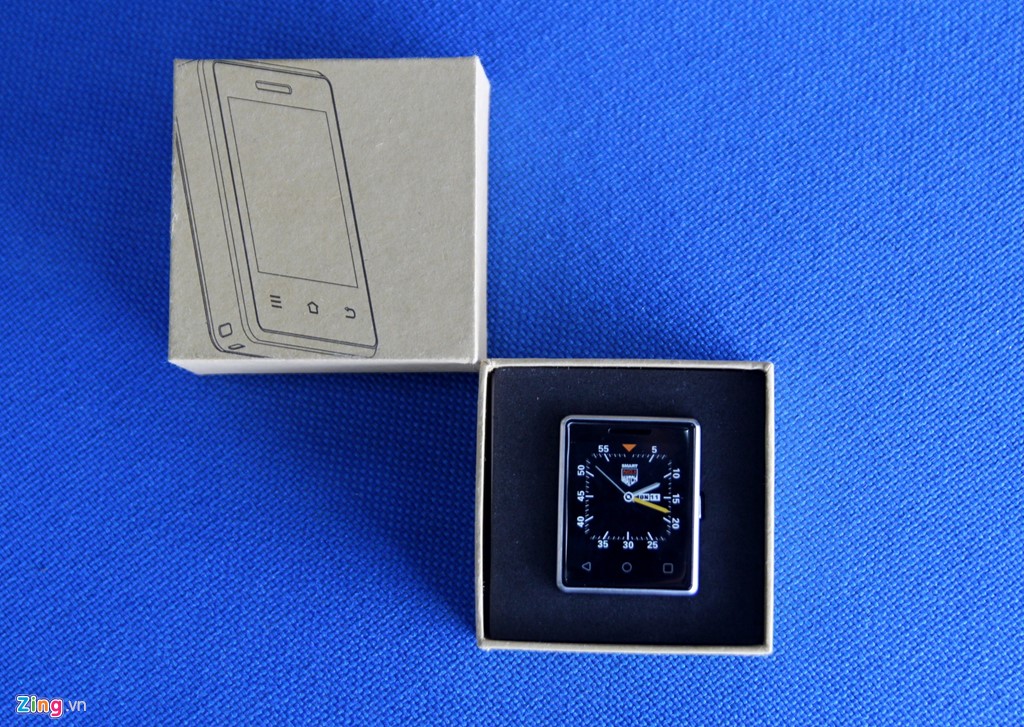 Smartphone nhỏ nhất thế giới xuất hiện ở Việt Nam Smartphone nhỏ nhất thế giới xuất hiện ở Việt Nam