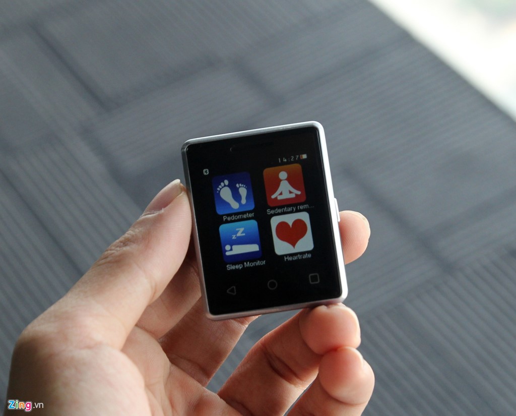 Smartphone nhỏ nhất thế giới xuất hiện ở Việt Nam Smartphone nhỏ nhất thế giới xuất hiện ở Việt Nam