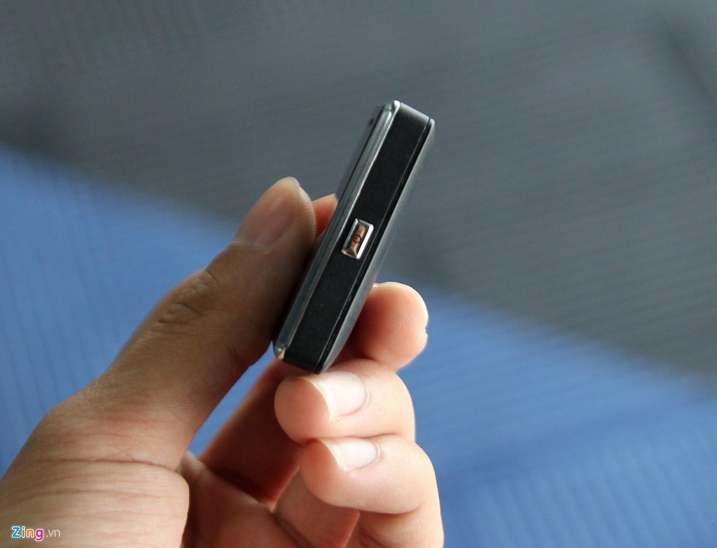 Smartphone nhỏ nhất thế giới xuất hiện ở Việt Nam Smartphone nhỏ nhất thế giới xuất hiện ở Việt Nam