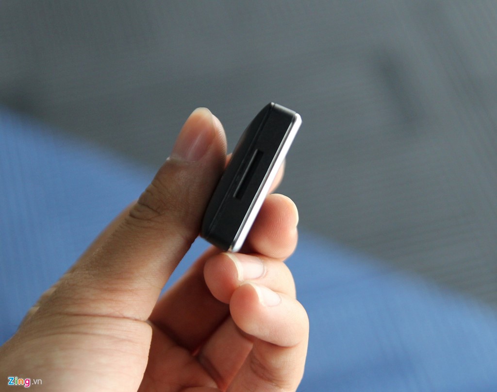 Smartphone nhỏ nhất thế giới xuất hiện ở Việt Nam Smartphone nhỏ nhất thế giới xuất hiện ở Việt Nam