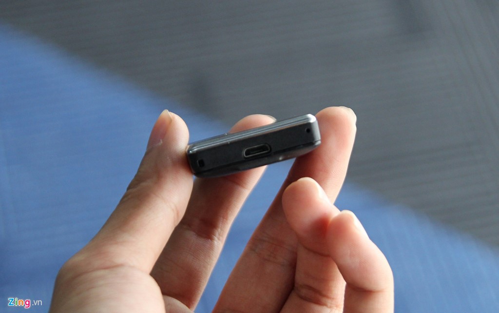 Smartphone nhỏ nhất thế giới xuất hiện ở Việt Nam Smartphone nhỏ nhất thế giới xuất hiện ở Việt Nam