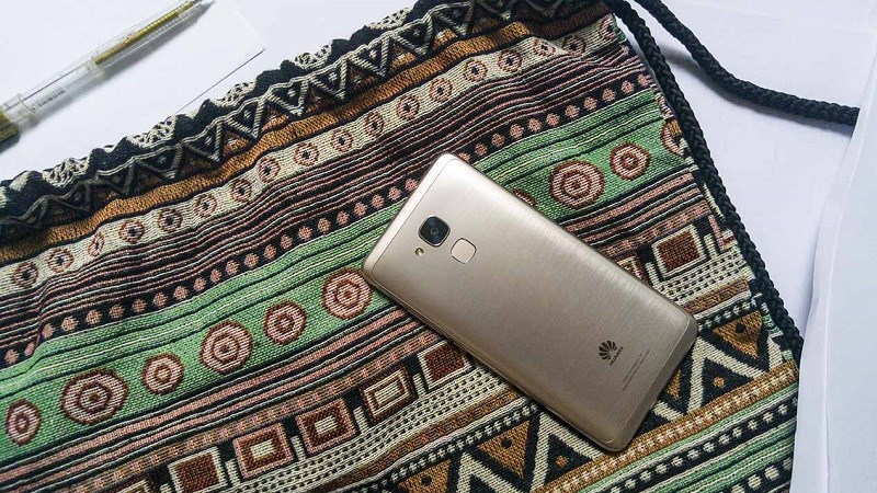 Huawei GR5 Mini nổi bật với họa tiết xước ngang và cảm biến vân tay 1 chạm phía sau máy Huawei GR5 Mini nổi bật với họa tiết xước ngang và cảm biến vân tay 1 chạm phía sau máy