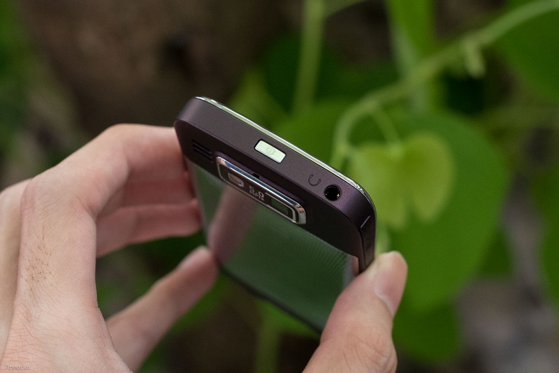 Trên tay Nokia E72 màu tím mộng mơ