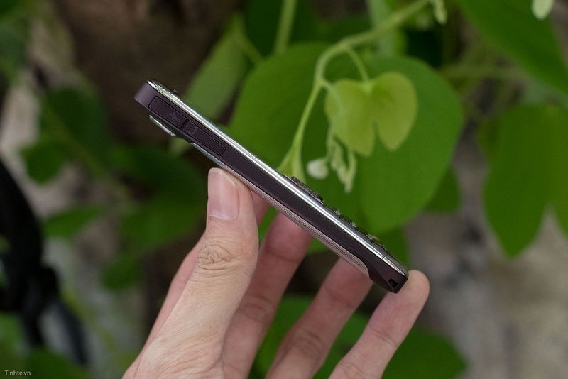 Trên tay Nokia E72 màu tím mộng mơ