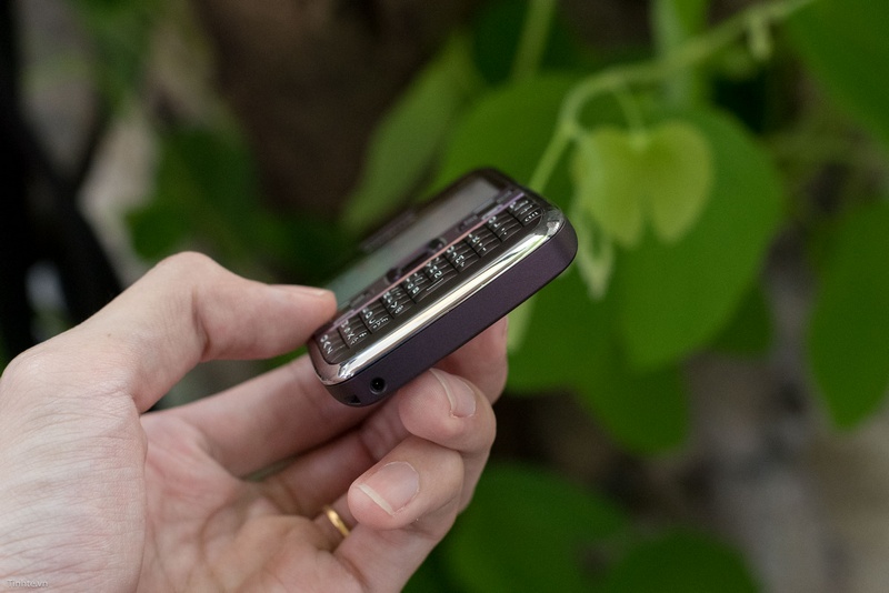 Trên tay Nokia E72 màu tím mộng mơ
