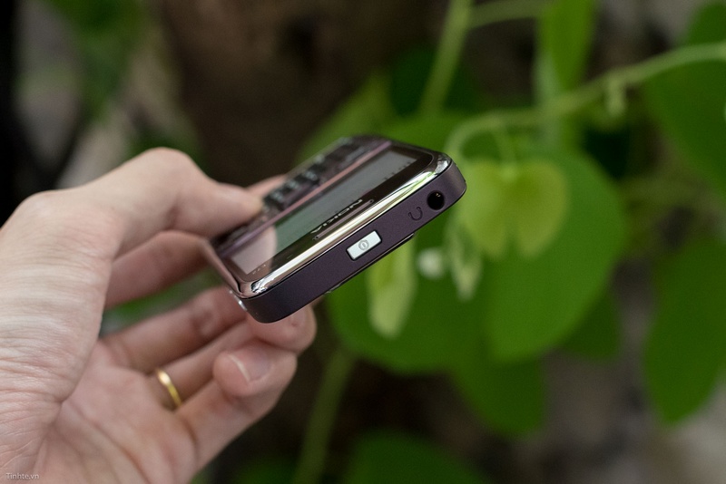 Trên tay Nokia E72 màu tím mộng mơ