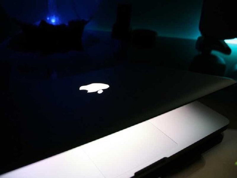 Apple Laptop