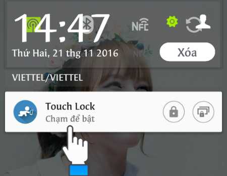 Vuốt thanh thông báo xuống và chọn Touch Lock