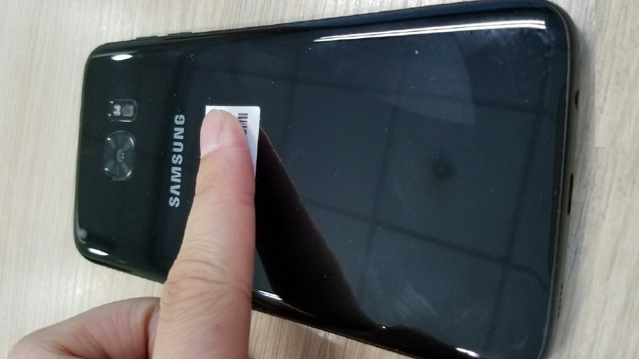 Galaxy S7 Edge Glossy Black bỗng dưng xuất hiện, iPhone 7 Jet Black sắp có “người anh em”