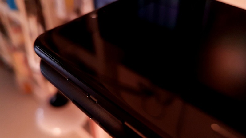 Smartphone Samsung đầu tiên có RAM 6GB xuất hiện bản màu đen cực cuốn hút