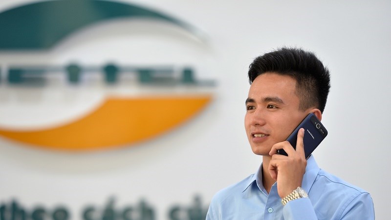 Bộ yêu cầu ngừng, Viettel, MobiFone vẫn khuyến mại 50%