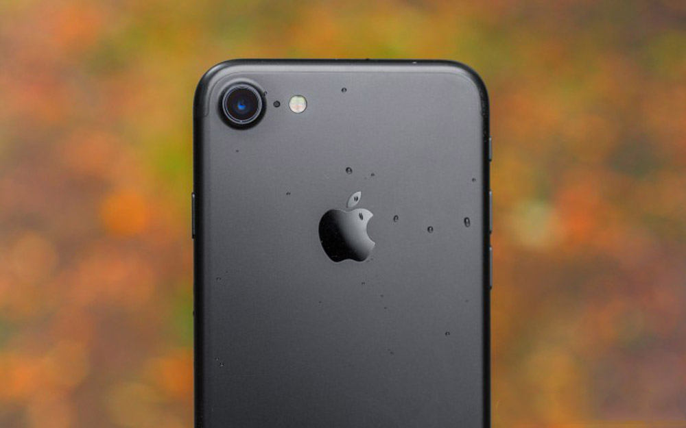 Apple: Đừng để iPhone 7 sát đầu khi gọi điện thoại