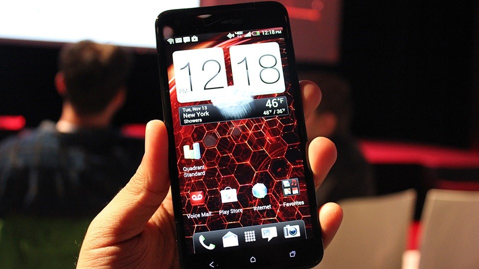 Đây là chiếc điện thoại đầu tiên có màn hình Full HD