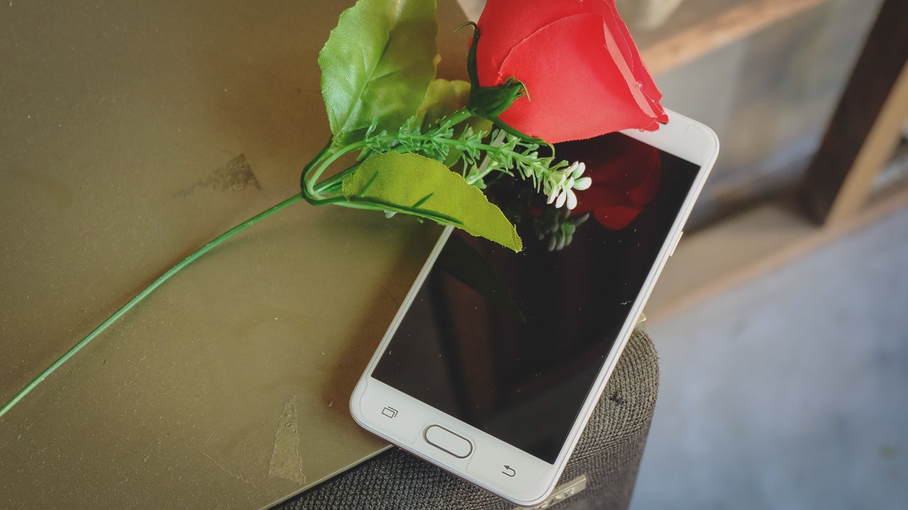 Vừa ra mắt, OPPO Neo 9s gặp đối thủ nặng ký đến từ Samsung Vừa ra mắt, OPPO Neo 9s gặp đối thủ nặng ký đến từ Samsung