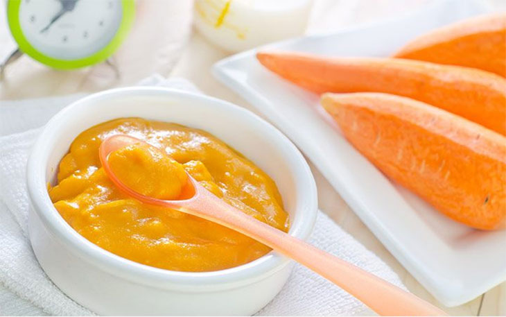 Mashed potatoes and carrots in porridge
