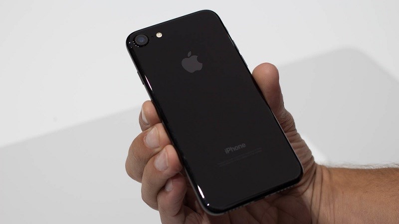 iPhone 7 khóa mạng giá chỉ còn 13 triệu đồng iPhone 7 khóa mạng giá chỉ còn 13 triệu đồng