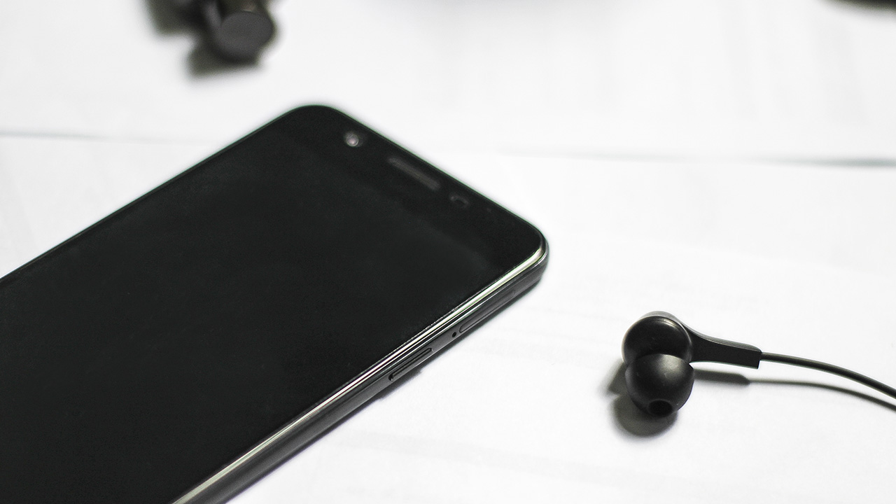 trên tay Oppo f1s đen trên tay Oppo f1s đen