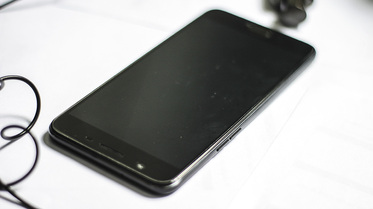 trên tay Oppo F1s màu đen nhám trên tay Oppo F1s màu đen nhám