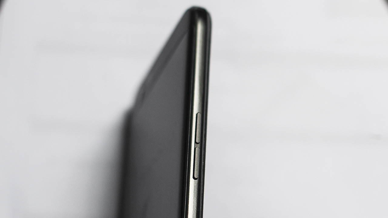 trên tay Oppo F1s màu đen nhám trên tay Oppo F1s màu đen nhám