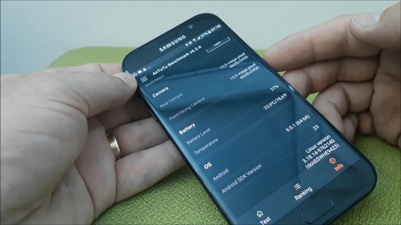 Galaxy A5 2017 có thiết kế như Galaxy S7, hỗ trợ cổng USB Type-C
