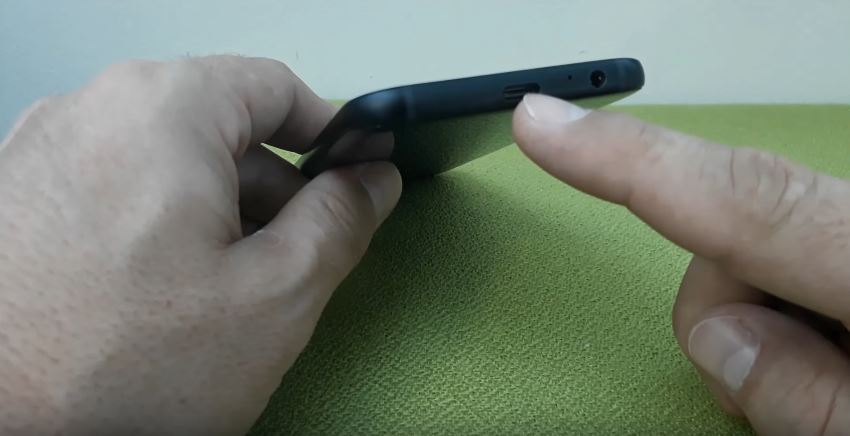 Galaxy A5 2017 có thiết kế như Galaxy S7, hỗ trợ cổng USB Type-C