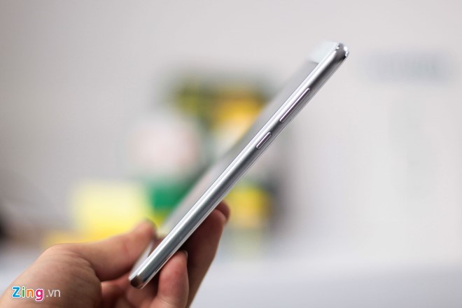 Ảnh smartphone đầu tiên của Hyundai vừa về Việt Nam Ảnh smartphone đầu tiên của Hyundai vừa về Việt Nam