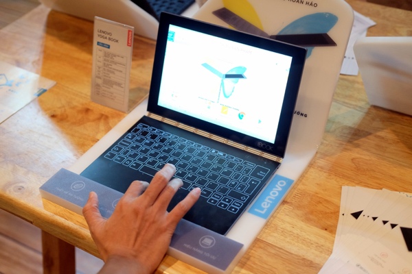 Lenovo ra máy tính bảng Yoga Book mỏng nhất thế giới tại Việt Nam, giá 13 triệu đồng Lenovo ra máy tính bảng Yoga Book mỏng nhất thế giới tại Việt Nam, giá 13 triệu đồng