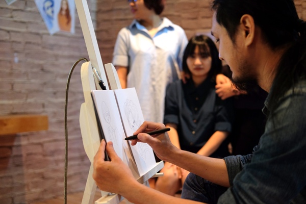 Lenovo ra máy tính bảng Yoga Book mỏng nhất thế giới tại Việt Nam, giá 13 triệu đồng Lenovo ra máy tính bảng Yoga Book mỏng nhất thế giới tại Việt Nam, giá 13 triệu đồng