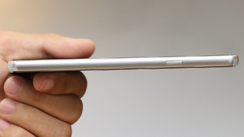 Smartphone chip Snapdragon, RAM 2GB,camera 13MP giảm giá còn dưới 2 triệu