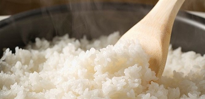 Nồi cơm điện bị trầy xước lớp chống dính có nên dùng tiếp?