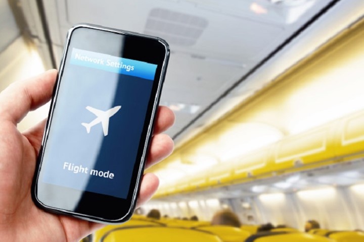 Bật chế độ máy bay khi sạc Bật chế độ máy bay khi sạc