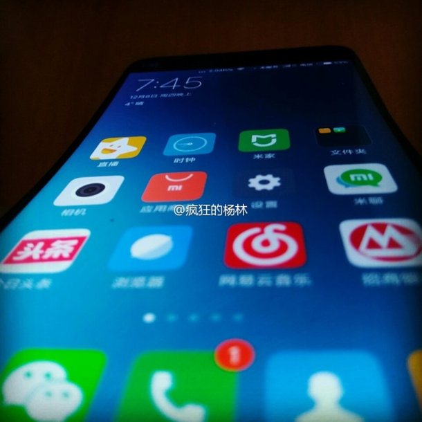 Smartphone màn hình cong mới của Xiaomi vừa xuất hiện Smartphone màn hình cong mới của Xiaomi vừa xuất hiện