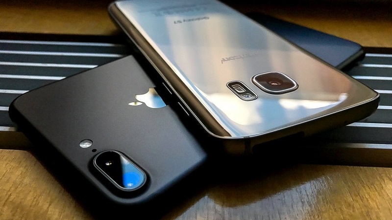 Thị trường smartphone hiện nay đang bị thao túng bởi Apple và Samsung Thị trường smartphone hiện nay đang bị thao túng bởi Apple và Samsung