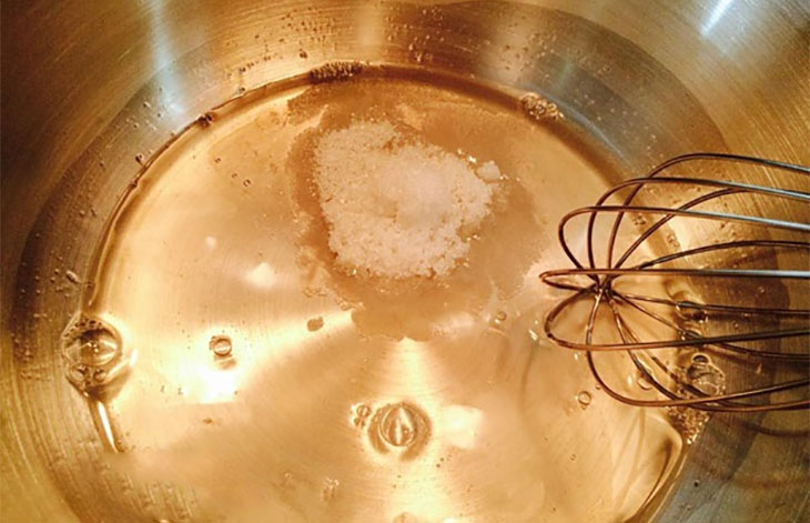 Cách đánh bông lòng trắng trứng bằng tay > Cách đánh bông lòng trắng trứng bằng tay