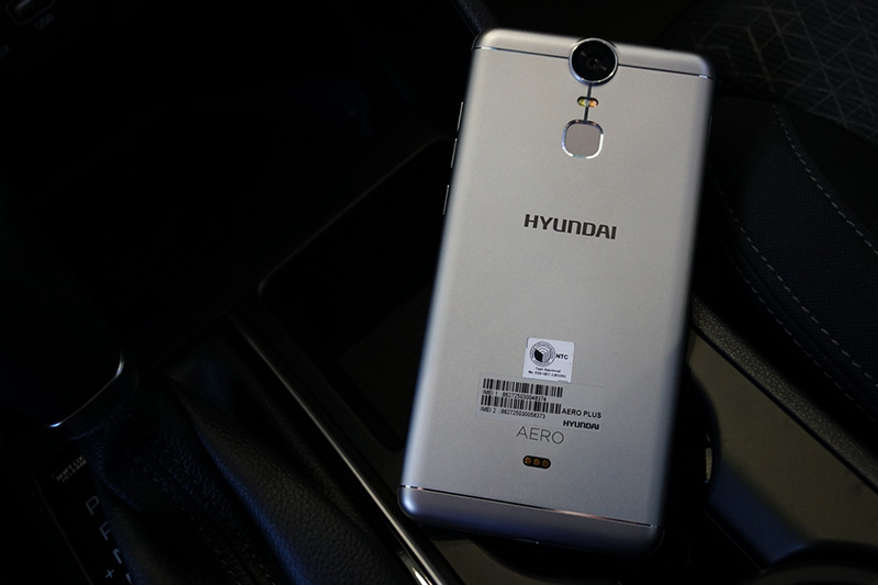 [Tin tức Android] Hyundai "chào sân" smartphone mới: 5.5 inch full HD, RAM 4 GB, giá từ 7.3 triệu Hyundaiaeroplus-003_800x533