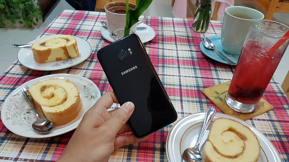 Hình ảnh thực tế Galaxy S7 Edge đen bóng tại Việt Nam Hình ảnh thực tế Galaxy S7 Edge đen bóng tại Việt Nam