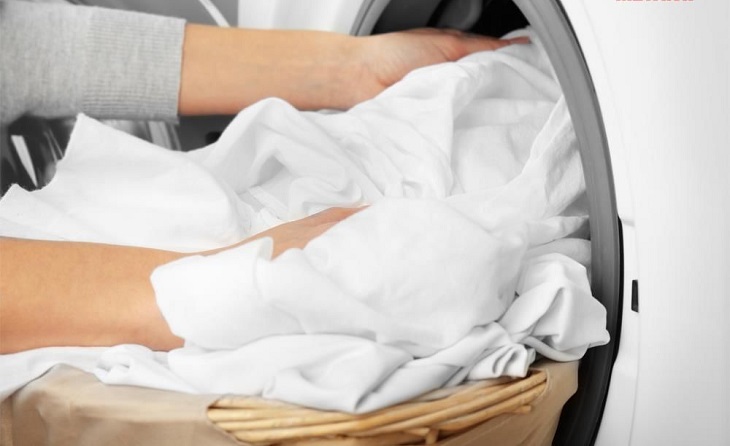 Cho máy giặt của bạn giặt chăn trong 2 lần liên tiếp để đảm bảo cho ruột chăn được sạch sẽ