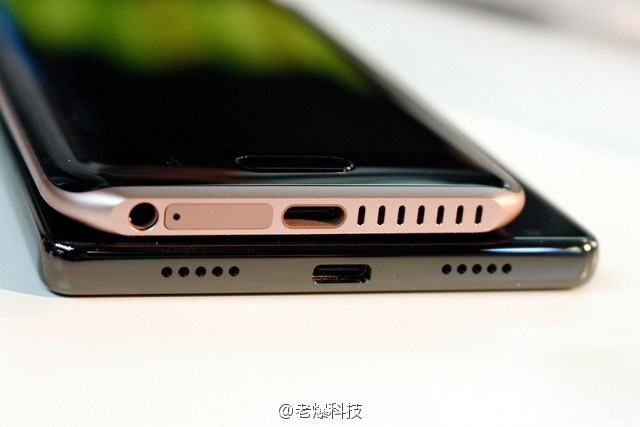 Honor Magic vs Mi Mix Tôi thấy Honor Magic tuy độc đáo nhưng chưa thể ấn tượng bằng Mi Mix