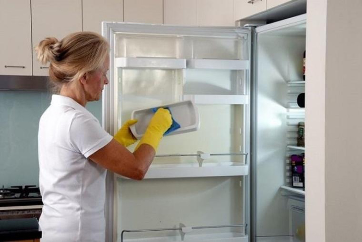 Tủ lạnh bị đổ mồ hôi, ngưng tụ? Nguyên nhân và cách khắc phục