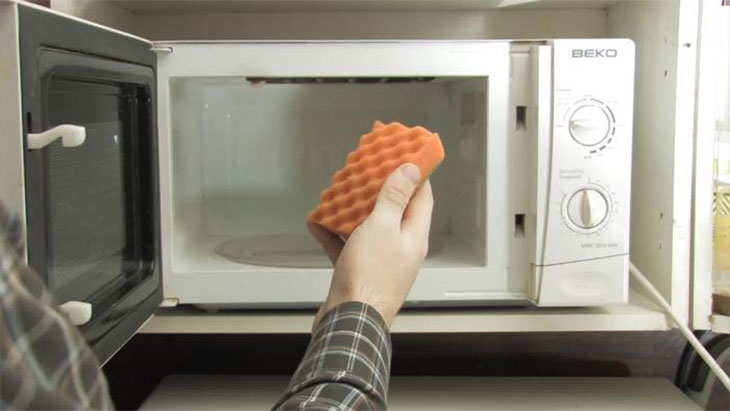 Tại sao thức ăn nấu lâu trong lò vi sóng vẫn không chín?