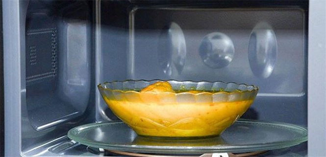 Tại sao thức ăn nấu lâu trong lò vi sóng vẫn không chín?