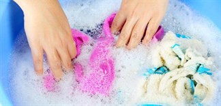 Mẹo giặt quần áo không bị phai màu