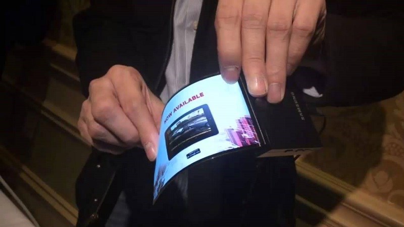 Apple và Samsung - Ai sẽ chiến thắng trong cuộc đua màn hình uốn cong? Apple và Samsung - Ai sẽ chiến thắng trong cuộc đua màn hình uốn cong?