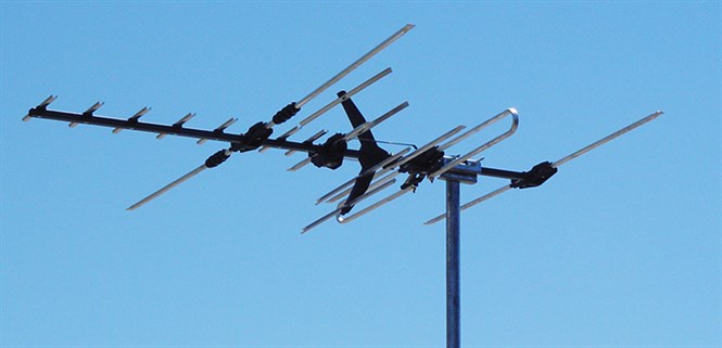 Nên dùng anten ngoài trời hay trong nhà để tivi thu sóng DVB-T2 tốt nhất?