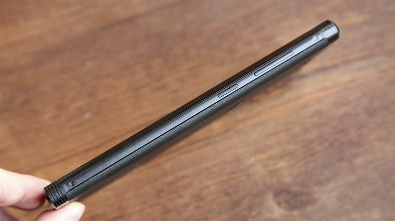 trên tay gionee M2017