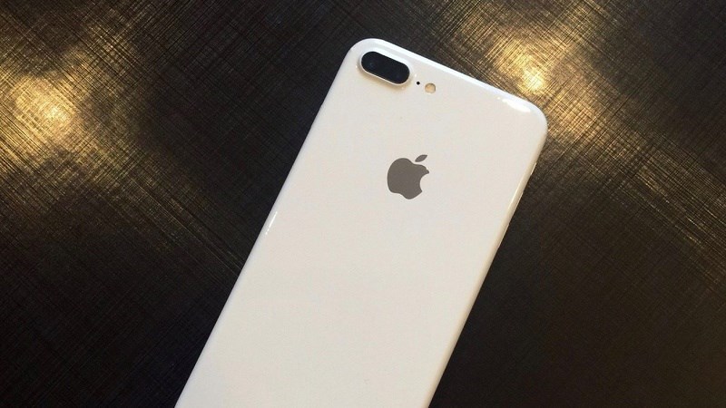 iPhone 7 và iPhone 7 Plus màu trắng tinh khôi là lựa chọn hoàn hảo cho những ai yêu thích điện thoại sang trọng, hiện đại và tinh tế. Hãy sở hữu ngay để trở thành chủ nhân của một sản phẩm đẳng cấp.